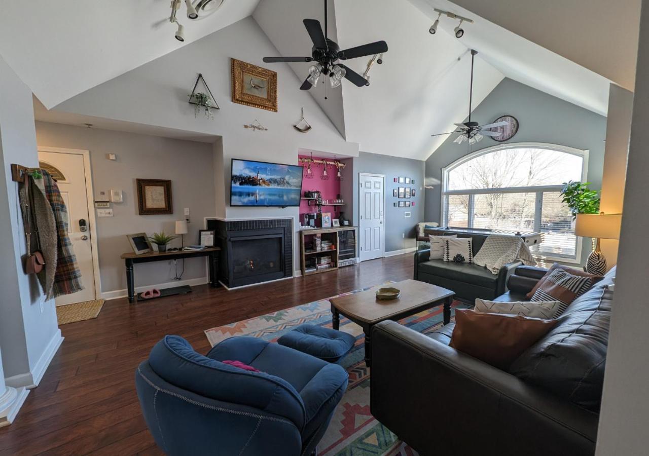 Relaxing Condo On The River - New Air Hockey Table พิเจนฟอร์จ ภายนอก รูปภาพ